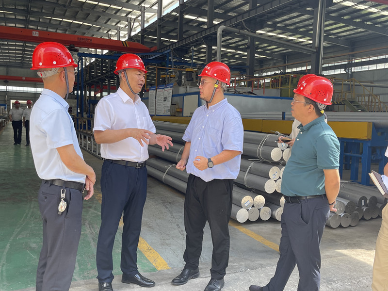 許俊松：貴陽(yáng)經(jīng)濟(jì)技術(shù)開(kāi)發(fā)區(qū)黨工委書(shū)記；花溪區(qū)委書(shū)記